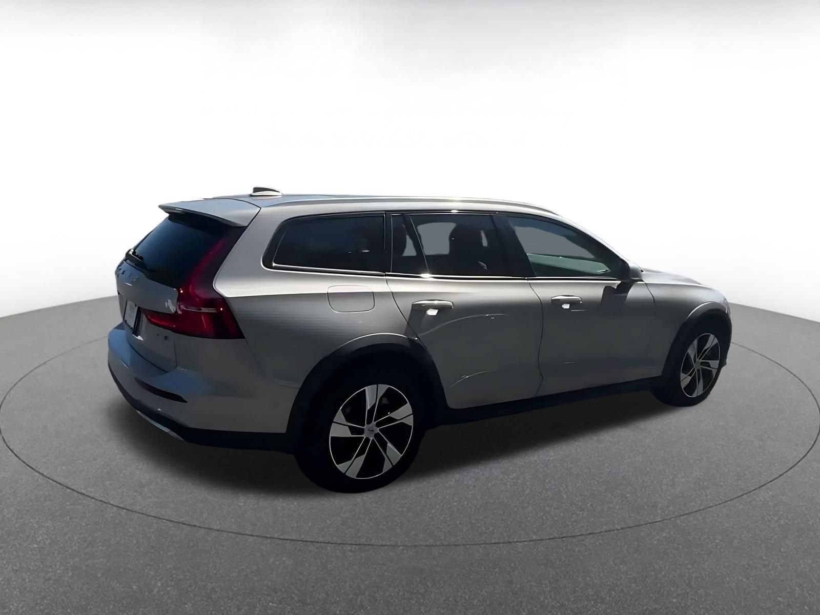 Used 2025 Volvo V60 B5 Cross Country Plus AWD/4WD image 14