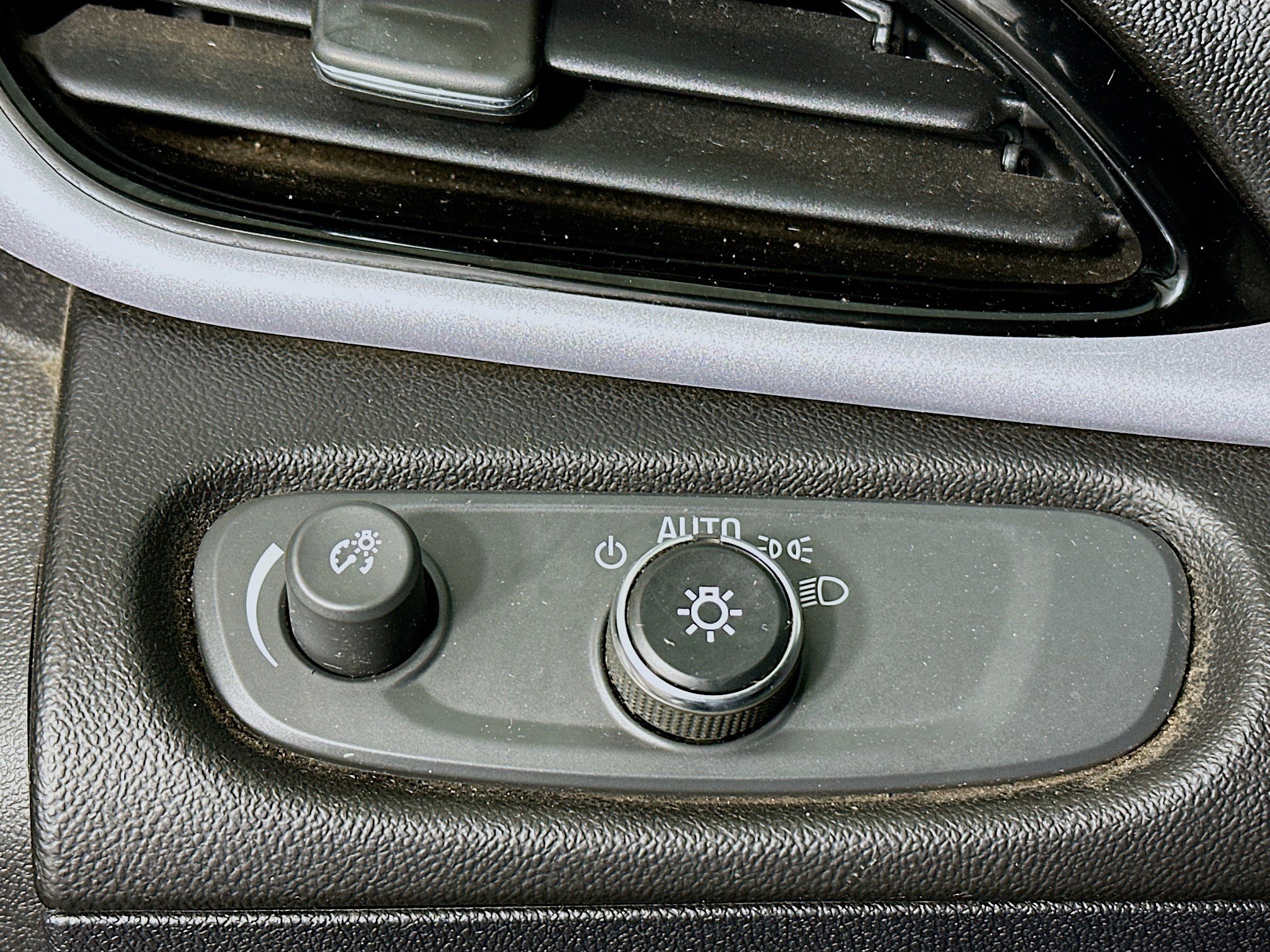 Used 2018 Chevrolet Volt LT image 16