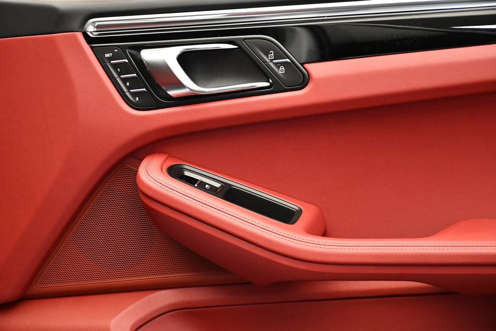 Certified 2026 Porsche Macan AWD/4WD image 48