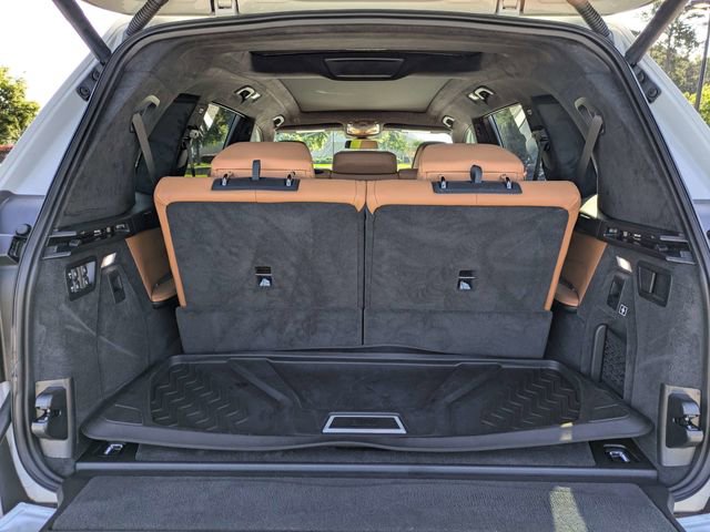 Used 2024 BMW X7 xDrive40i w/ M Sport Package AWD/4WD image 16