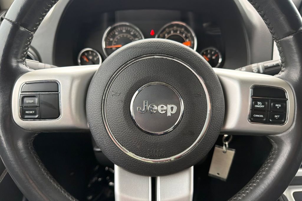 Used 2016 Jeep Compass Latitude image 21