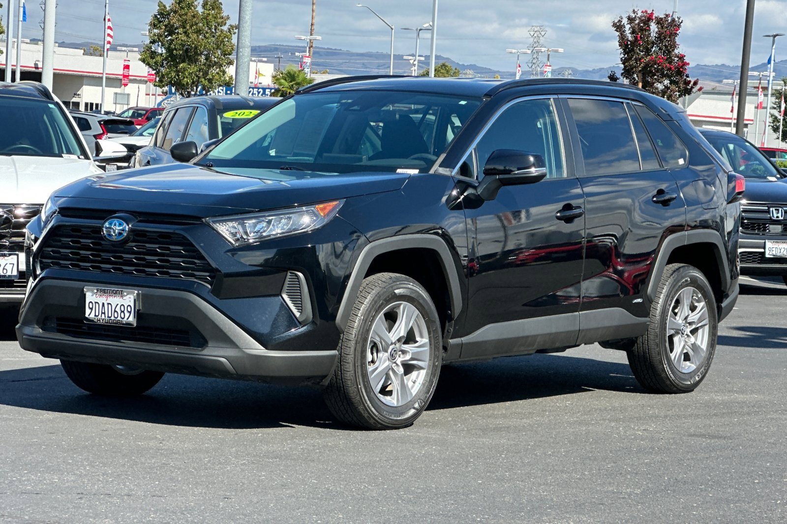 Used 2022 Toyota RAV4 LE image 7