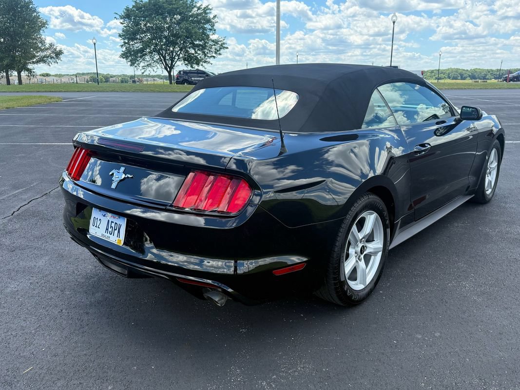Used 2015 Ford Mustang Convertible RWD image 6