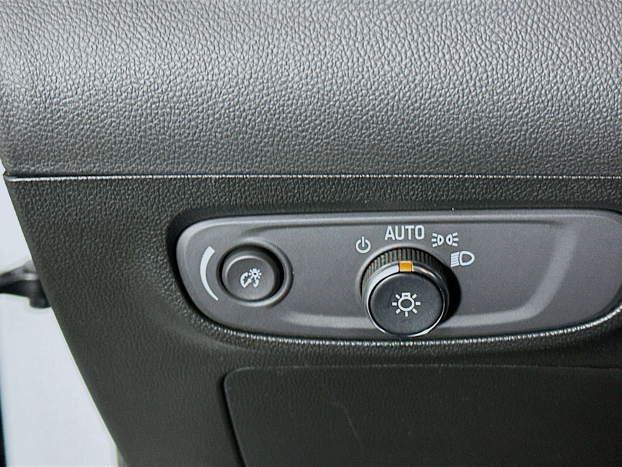 Used 2024 Buick Encore GX Sport Touring image 16