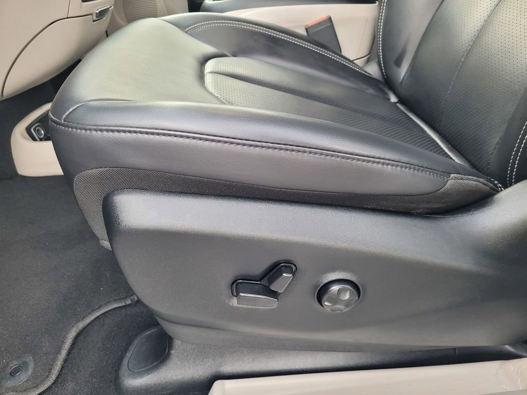 Used 2024 Chrysler Pacifica Limited FWD image 27
