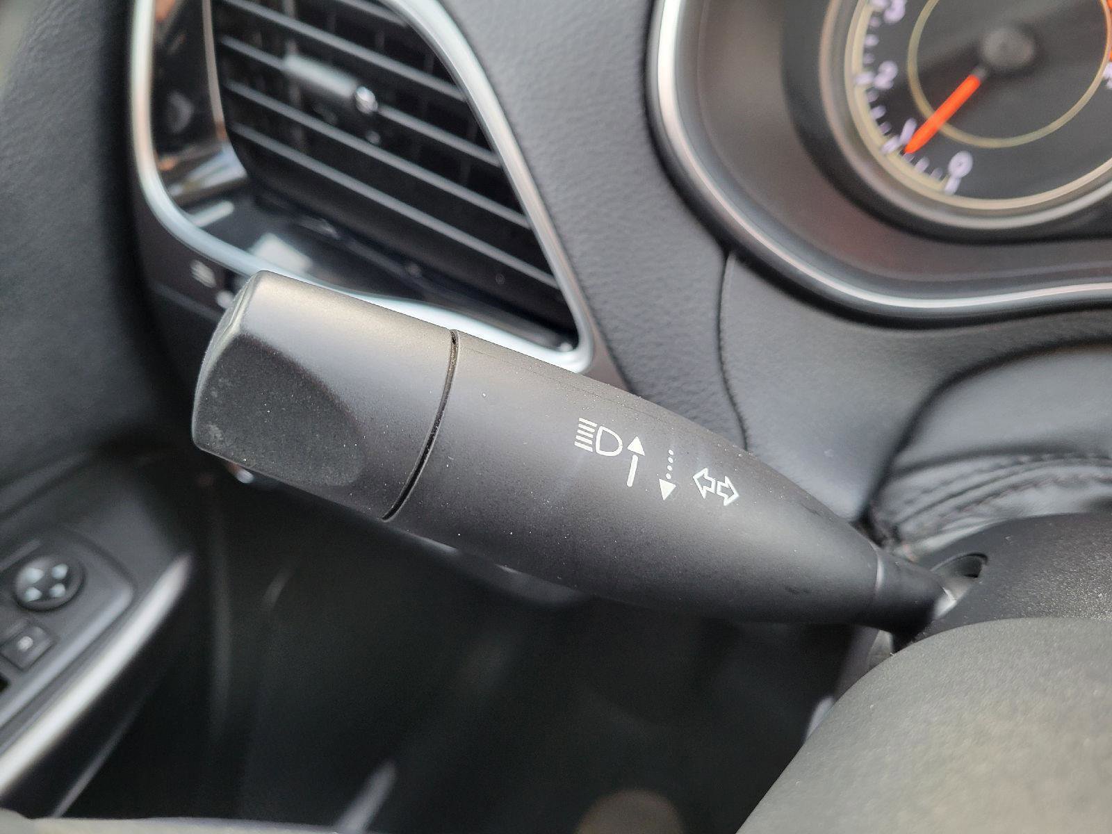 Used 2019 Jeep Cherokee Limited image 15