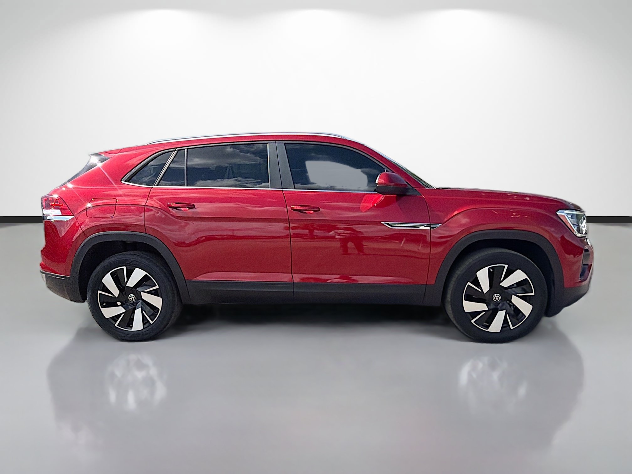Used 2024 Volkswagen Atlas Cross Sport SE w/ Panoramic Sunroof Package FWD image 2