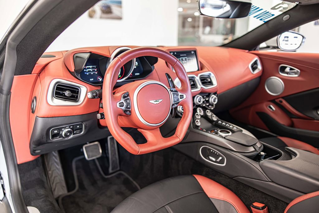 Used 2023 Aston Martin V8 Vantage Coupe image 17