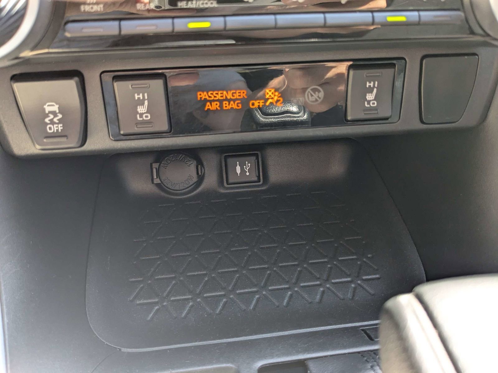 Used 2019 Toyota RAV4 XLE w/ Convenience Package image 23