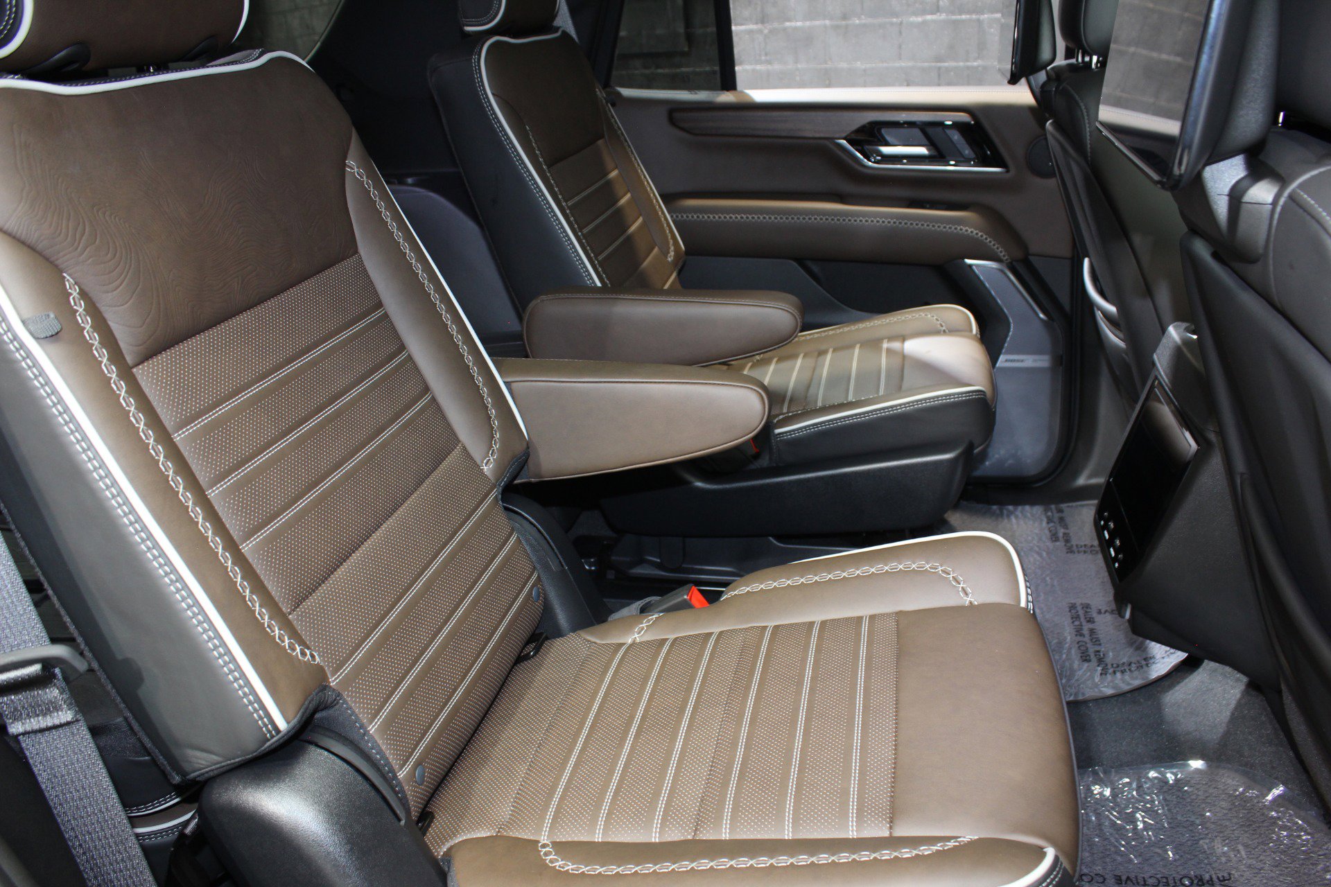 Used 2025 GMC Yukon Denali Ultimate w/ LPO, Floor Liner Package AWD/4WD image 51