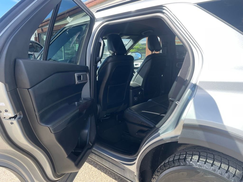Used 2020 Ford Explorer XLT w/ Equipment Group 202A image 14