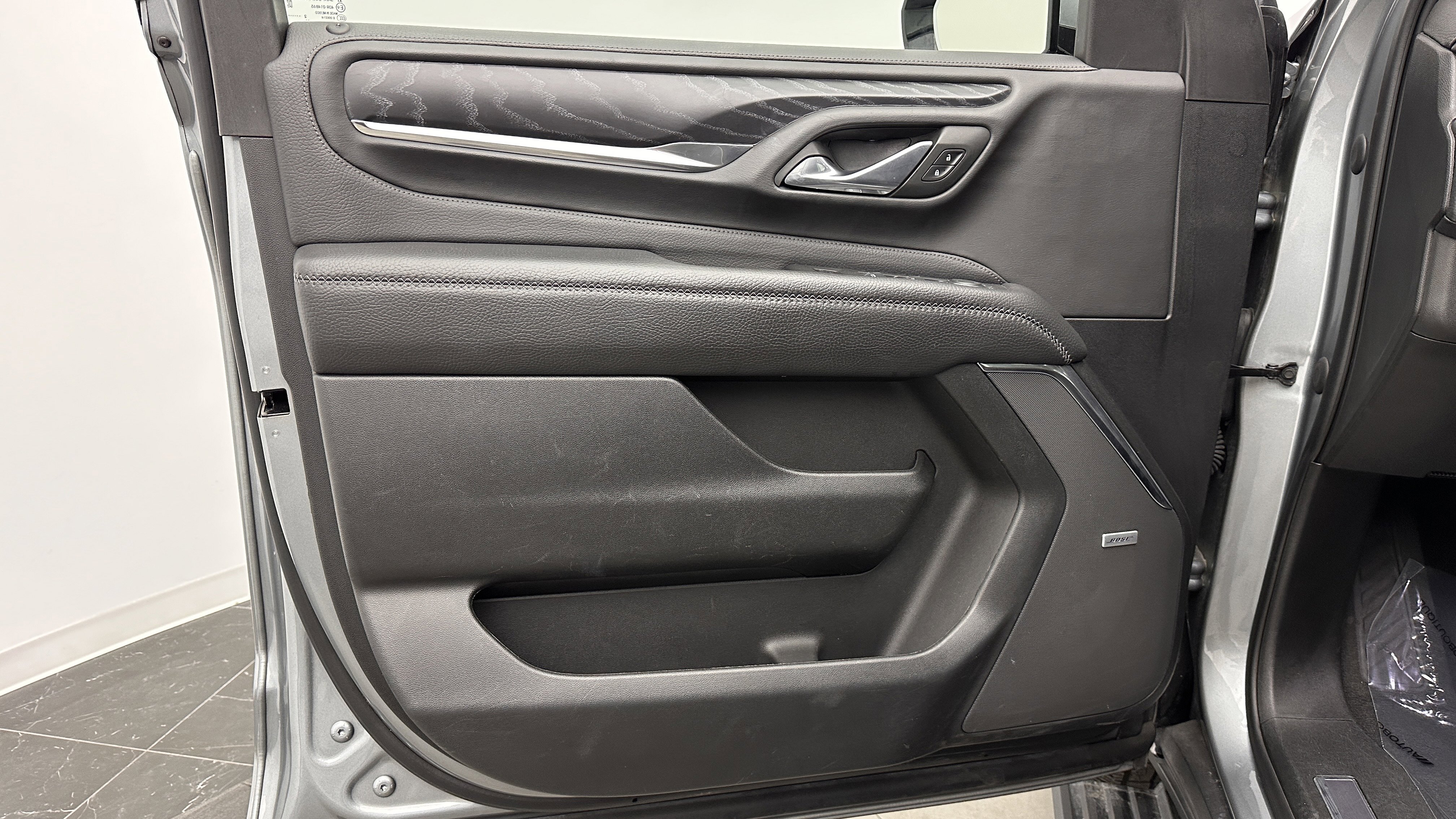 Used 2023 GMC Yukon XL Denali RWD image 11