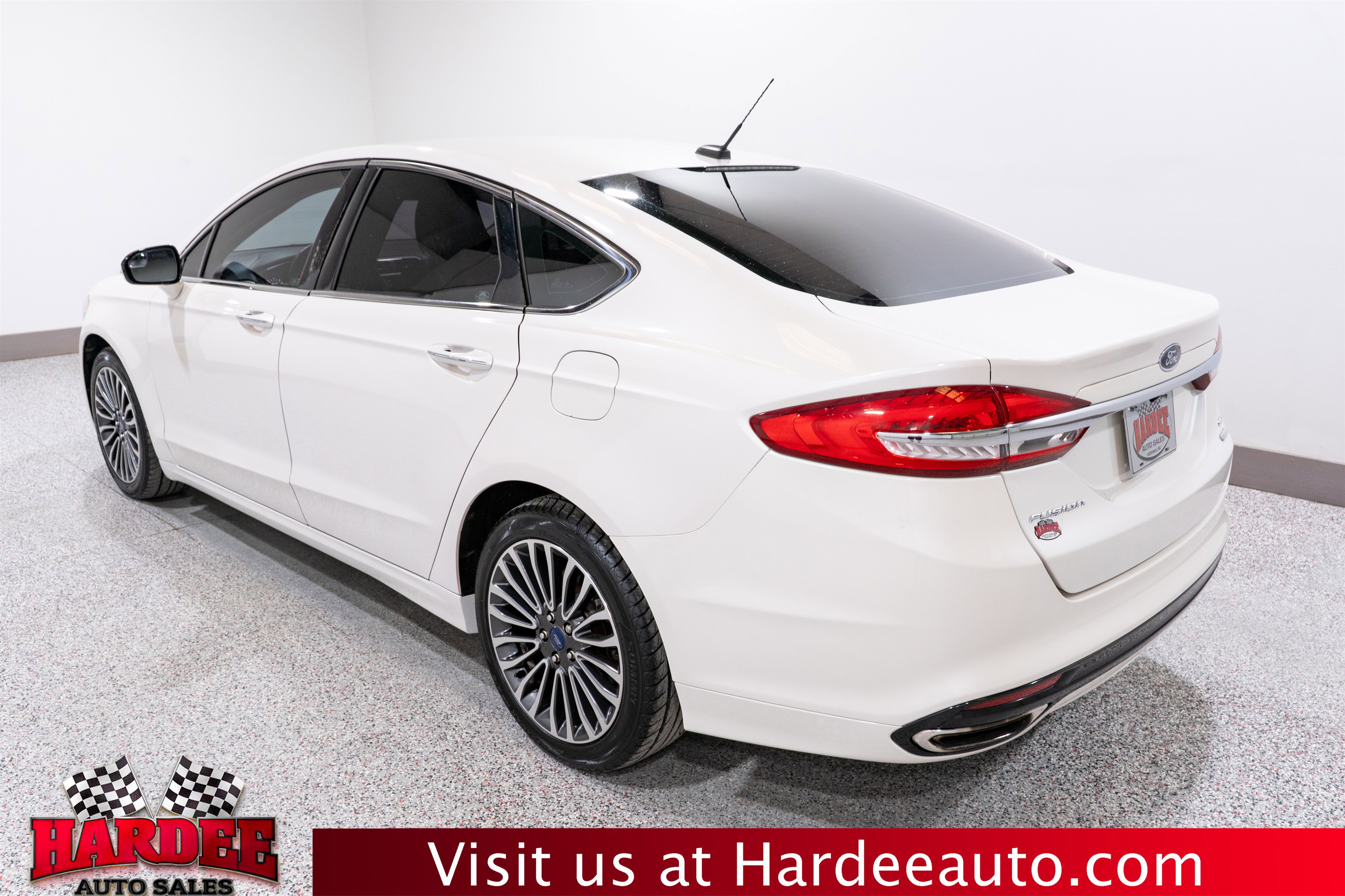 Used 2017 Ford Fusion SE image 3