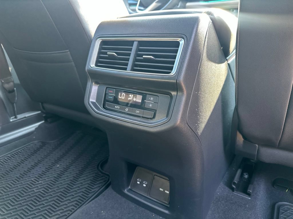 Used 2026 Volkswagen Atlas Peak Edition AWD/4WD image 18