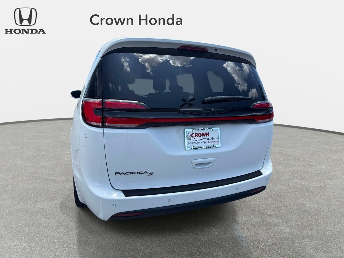 Used 2021 Chrysler Pacifica Touring w/ S Appearance Package FWD image 8