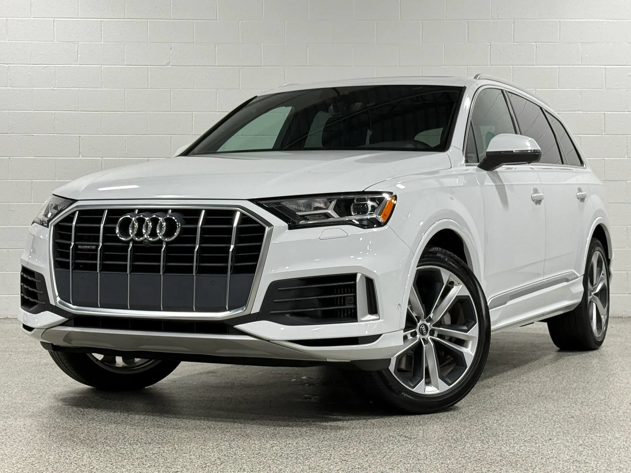 Used 2021 Audi Q7 3.0T Premium Plus w/ Premium Plus Package AWD/4WD image 2