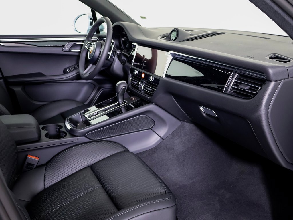 New 2026 Porsche Macan image 7