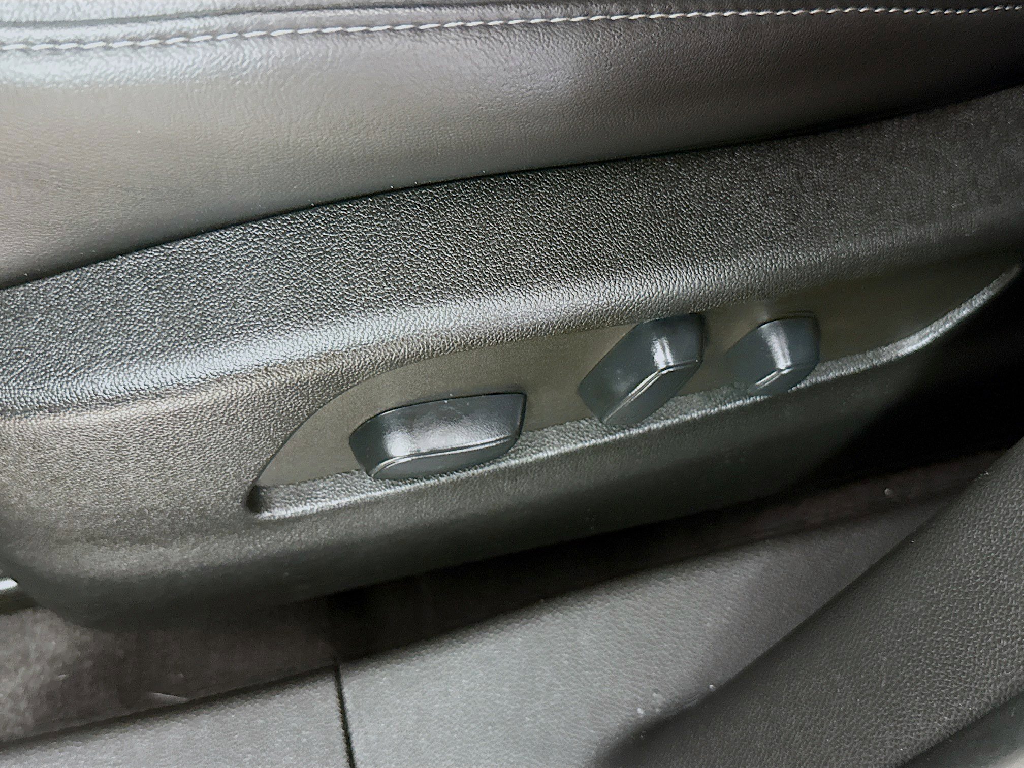 Used 2021 Cadillac XT4 Premium Luxury w/ LPO, Radiant Package image 22