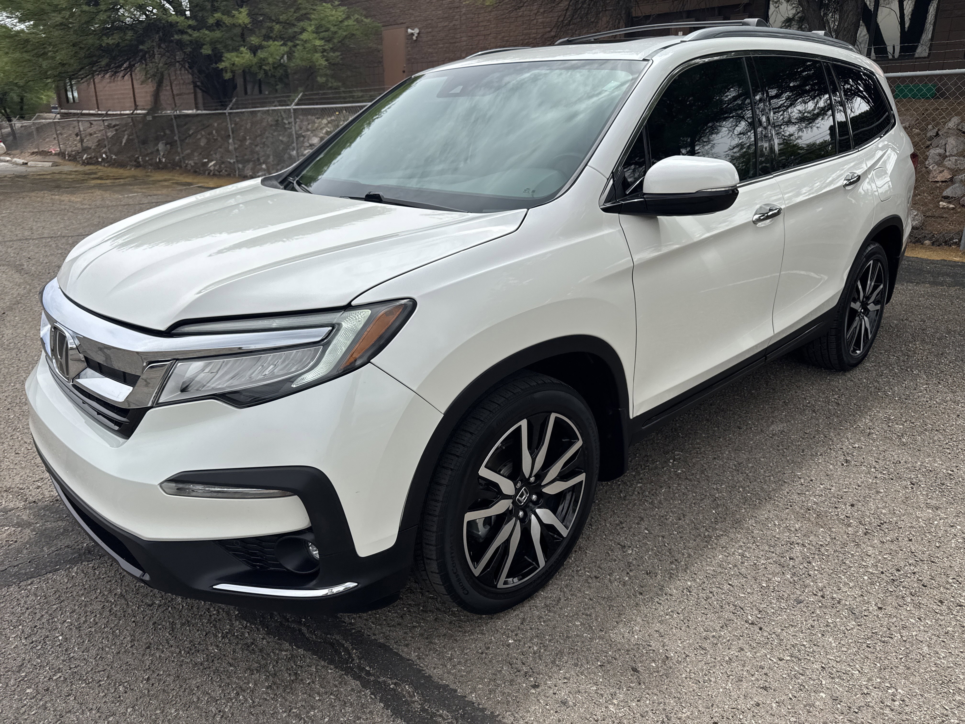 Used 2019 Honda Pilot Touring image 3