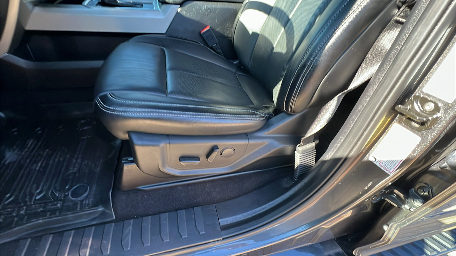 Used 2020 Ford F150 Lariat image 17