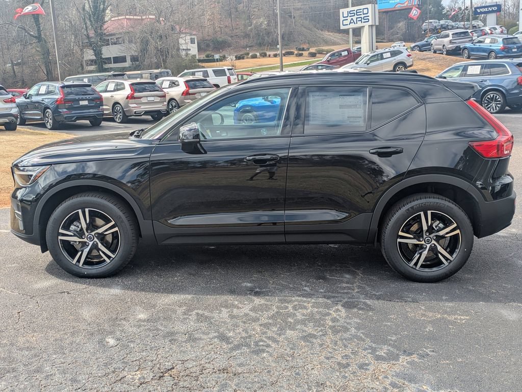 Certified 2026 Volvo XC40 B5 Core AWD/4WD image 3