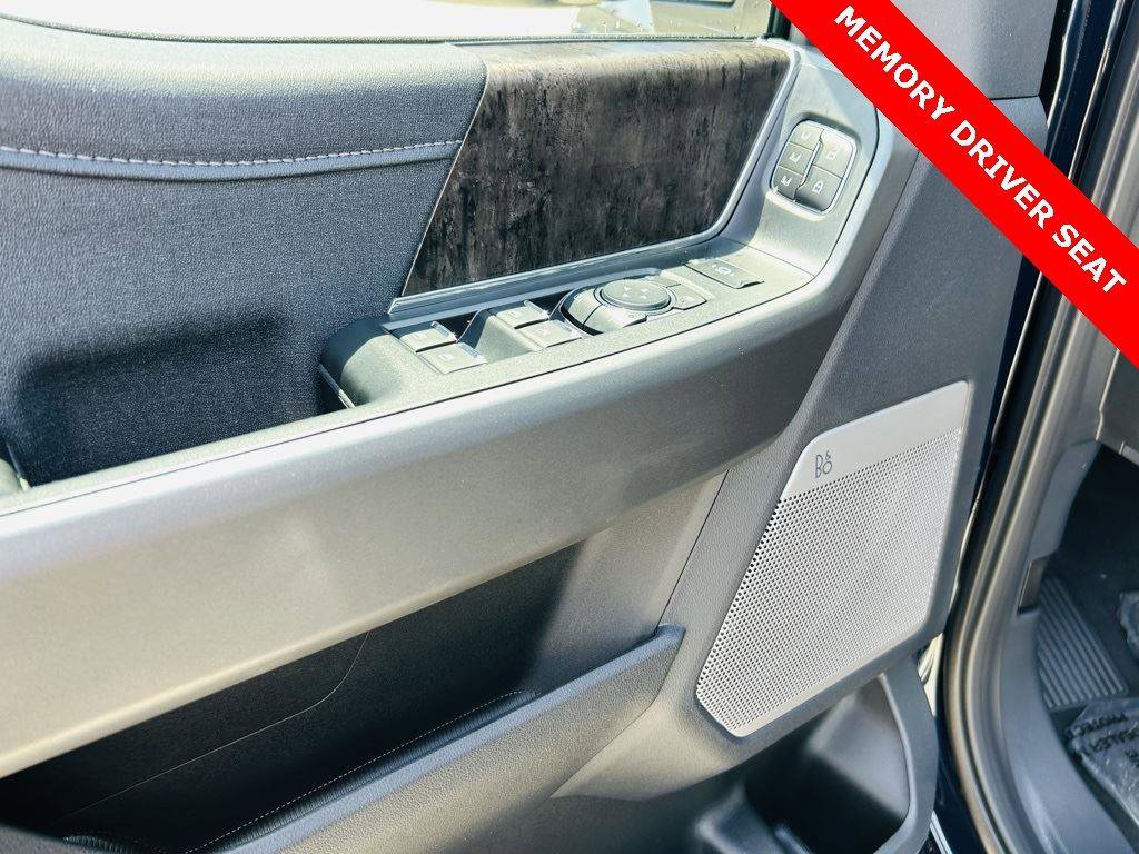 New 2025 Ford F250 Lariat w/ Black Appearance Package image 17