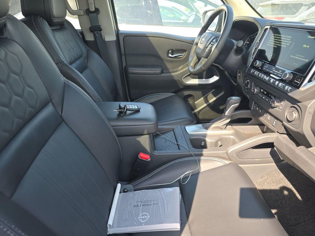 Certified 2025 Nissan Frontier SL AWD/4WD image 6