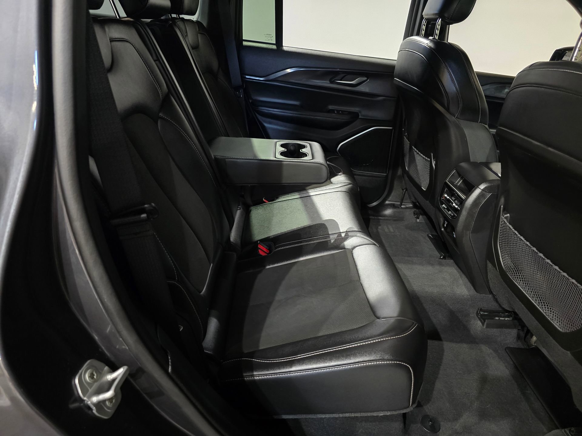 Used 2022 Jeep Grand Cherokee Altitude image 39