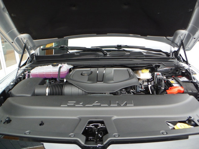 New 2027 RAM 1500 4x4 Crew Cab image 7