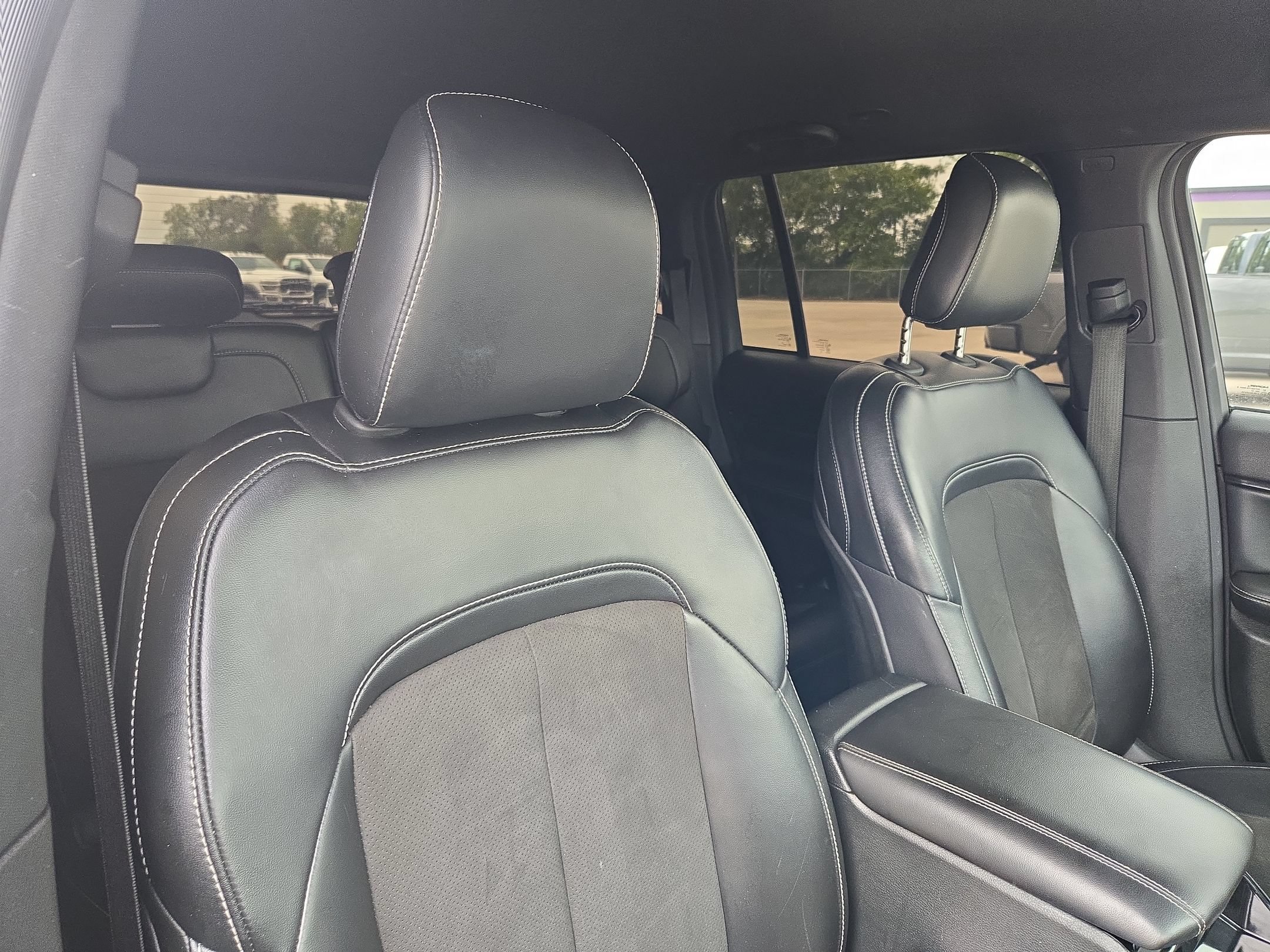 Used 2023 Jeep Grand Cherokee Altitude AWD/4WD image 29