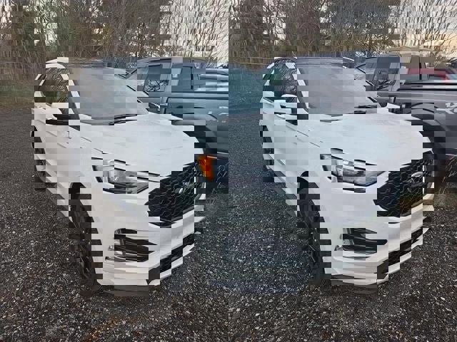 Used 2024 Ford Edge ST-Line w/ Class II Trailer Tow Package image 31