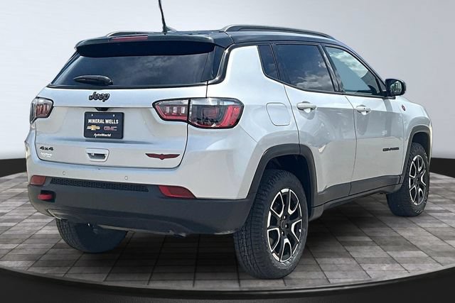Used 2025 Jeep Compass Trailhawk AWD/4WD image 6