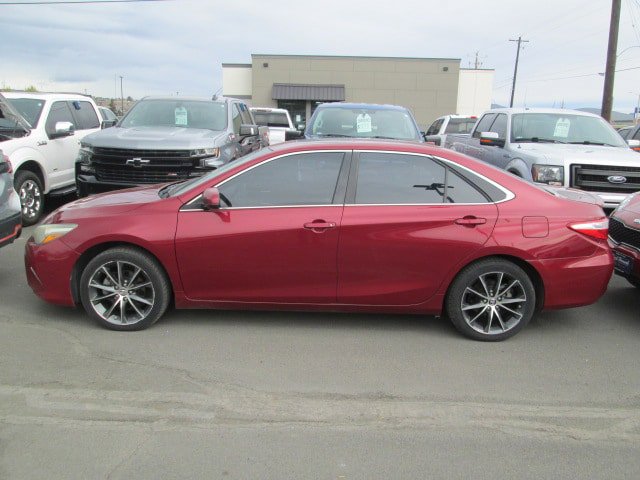 Used 2016 Toyota Camry XSE w/ Moonroof Package FWD image 2