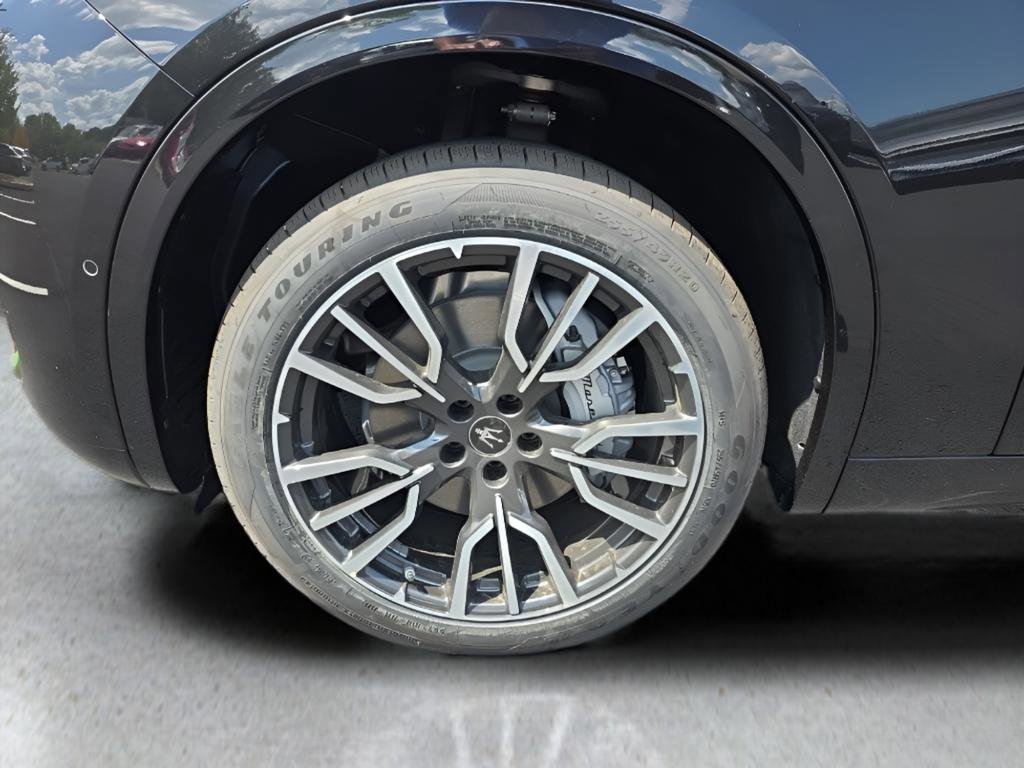 New 2025 Maserati Grecale GT image 16