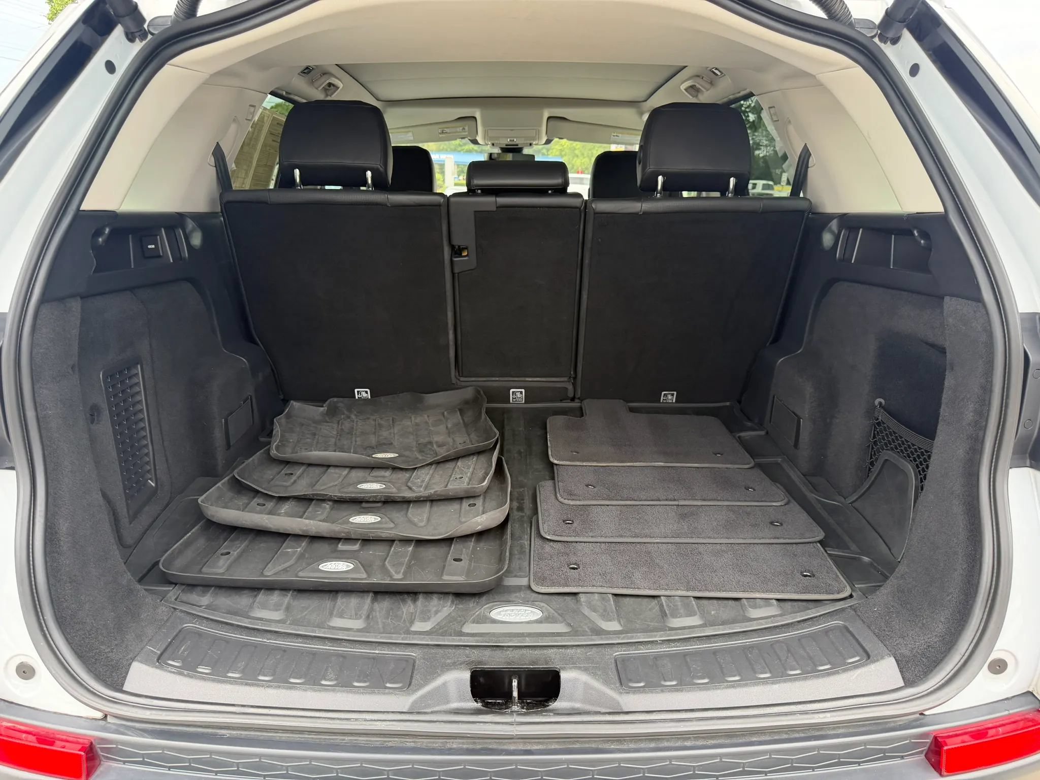 Used 2020 Land Rover Discovery Sport SE AWD/4WD image 64