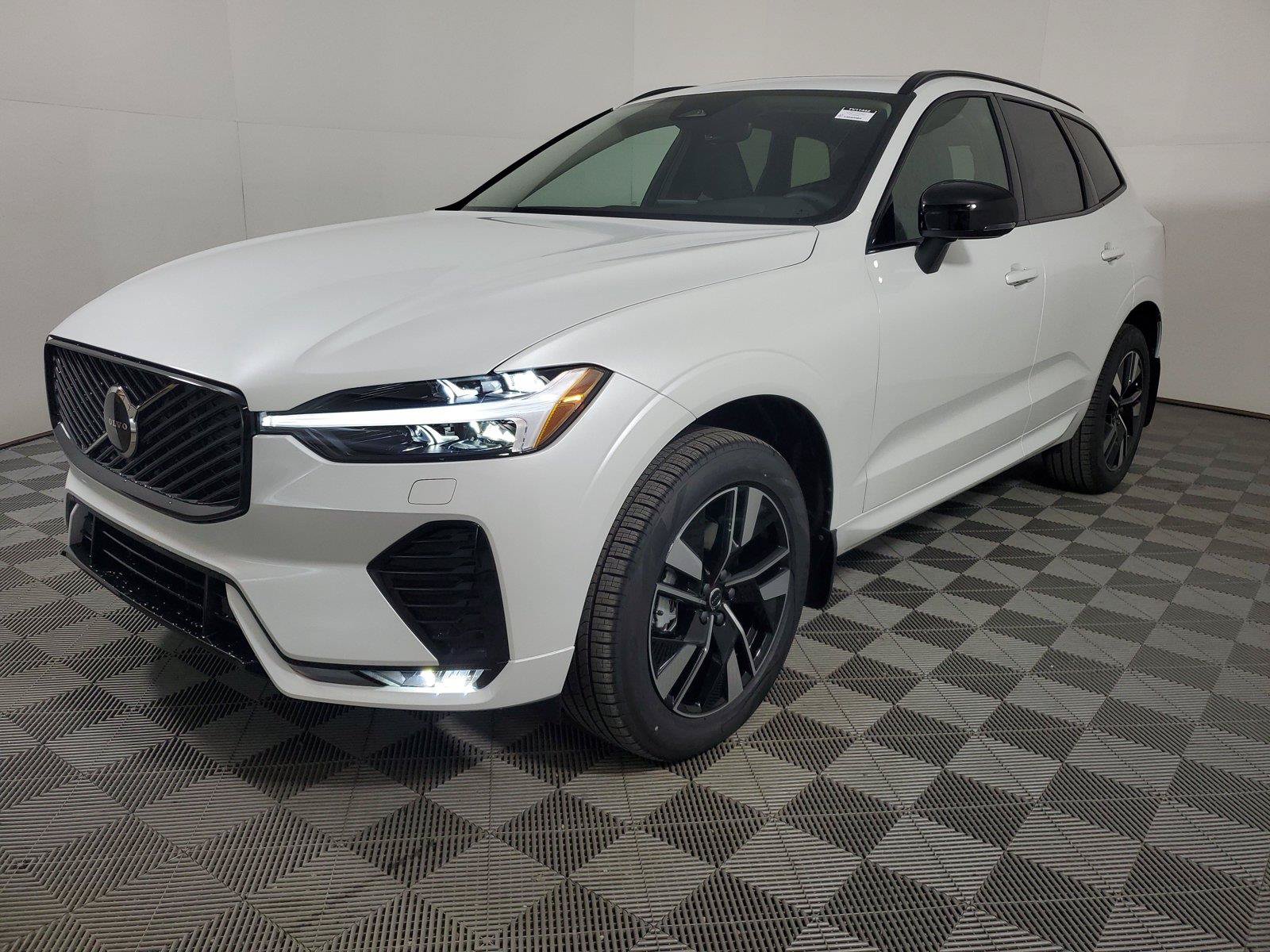 New 2026 Volvo XC60 B5 Core w/ Climate Package AWD/4WD image 3