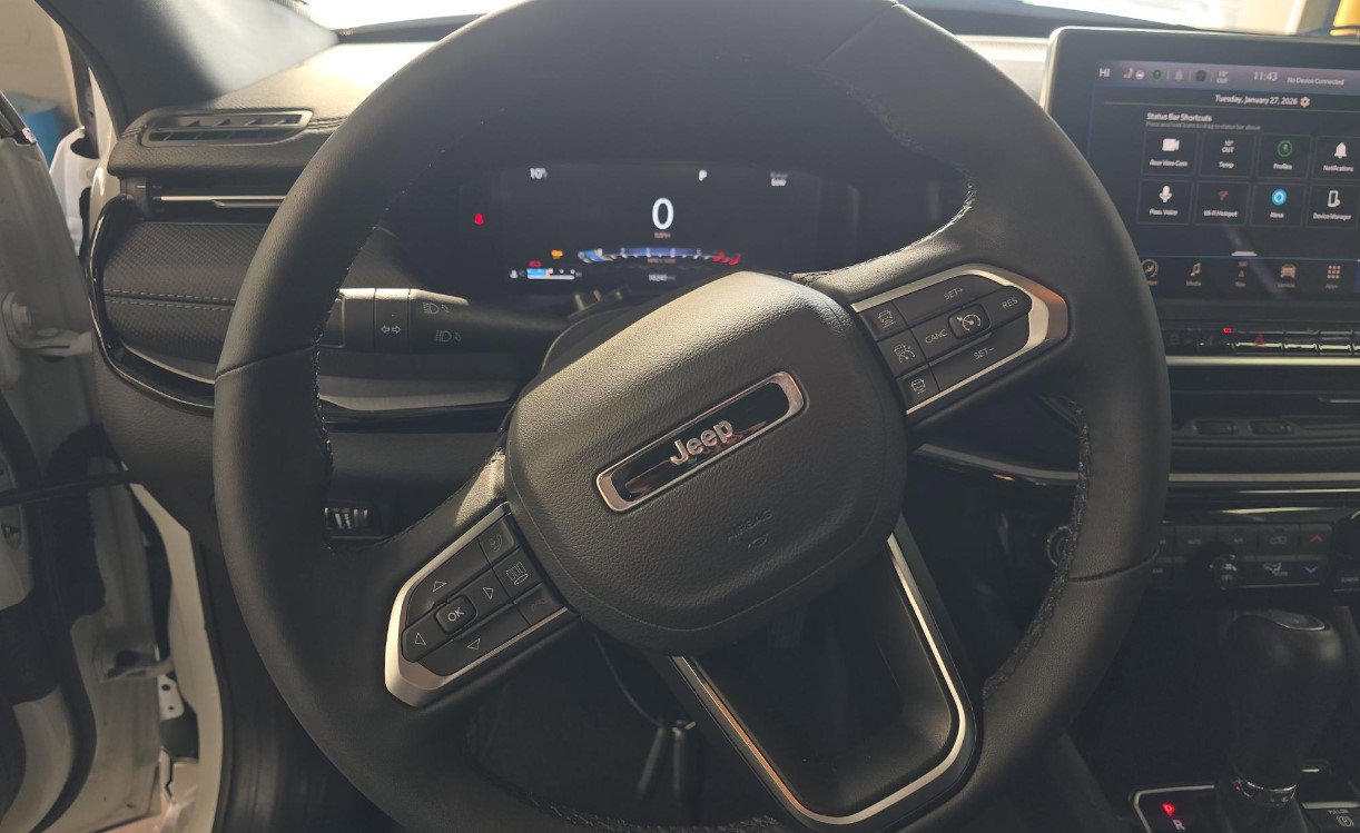 Used 2025 Jeep Compass Limited w/ High Altitude Package image 8