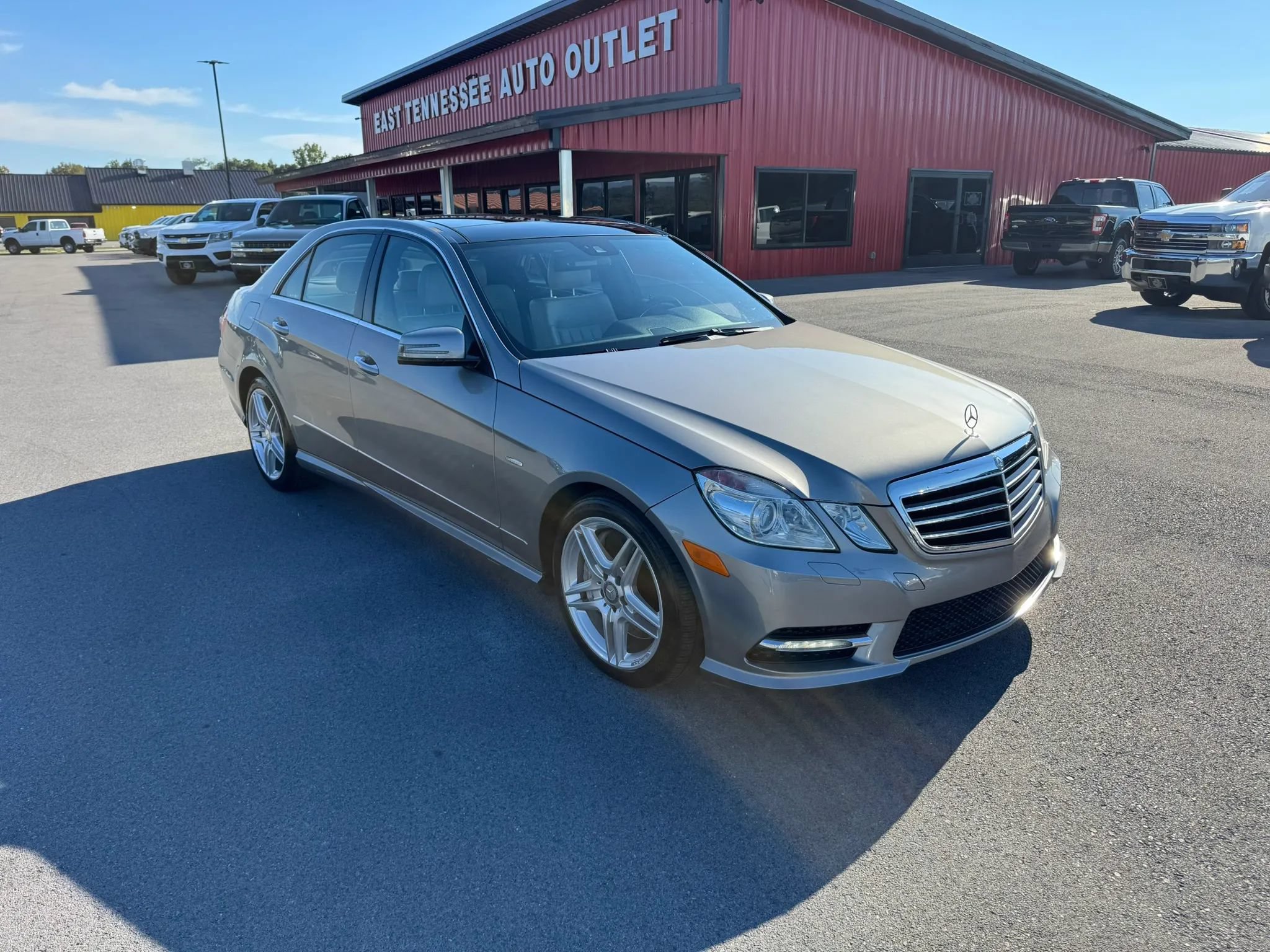 Used 2012 Mercedes-Benz E 550 4MATIC Sedan image 1