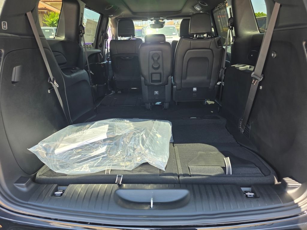 New 2027 Chrysler Pacifica Select w/ Family Tech Group FWD image 11
