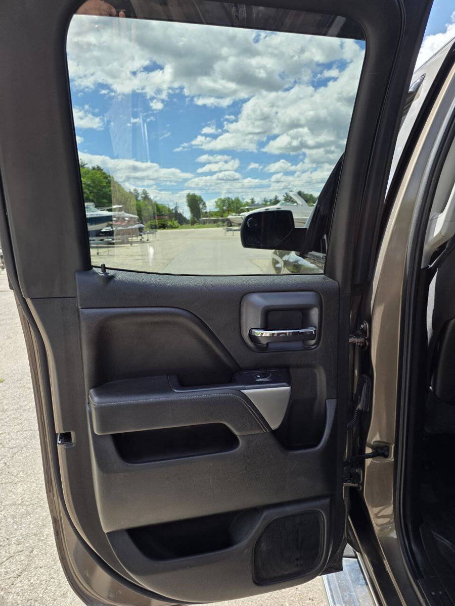 Used 2015 Chevrolet Silverado 1500 LT w/ LT Convenience Package AWD/4WD image 15