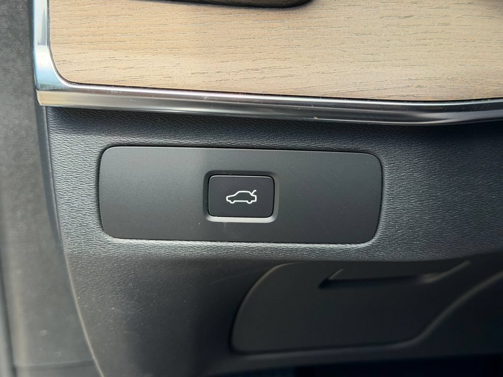 New 2026 Volvo XC90 B6 Plus w/ Protection Package Premier AWD/4WD image 31
