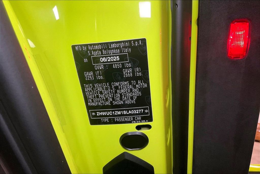 Used 2025 Lamborghini Revuelto image 35