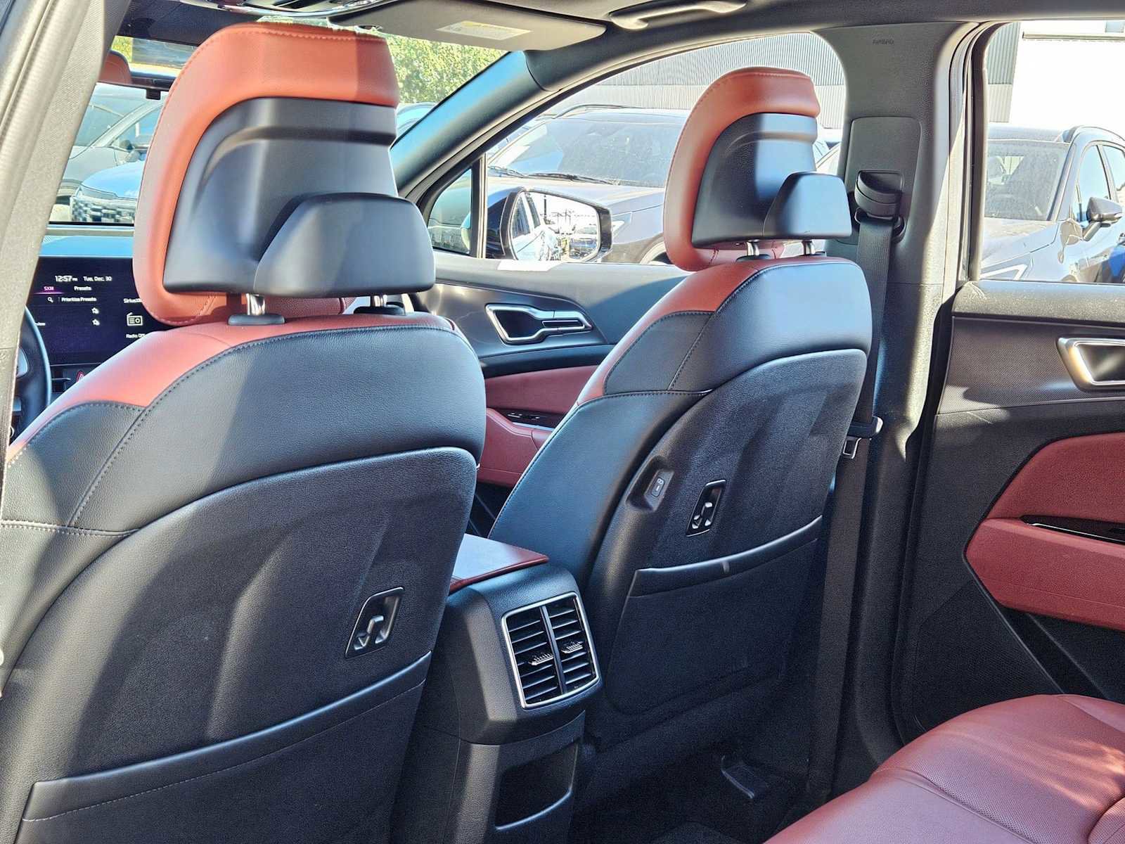 Used 2025 Kia Sportage SX image 17