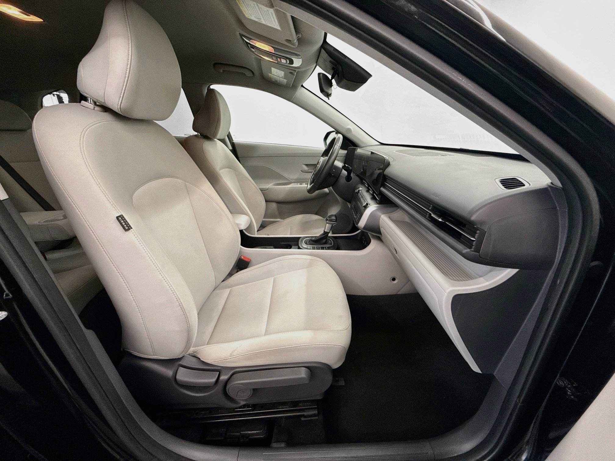 Used 2025 Hyundai Kona SEL FWD image 32