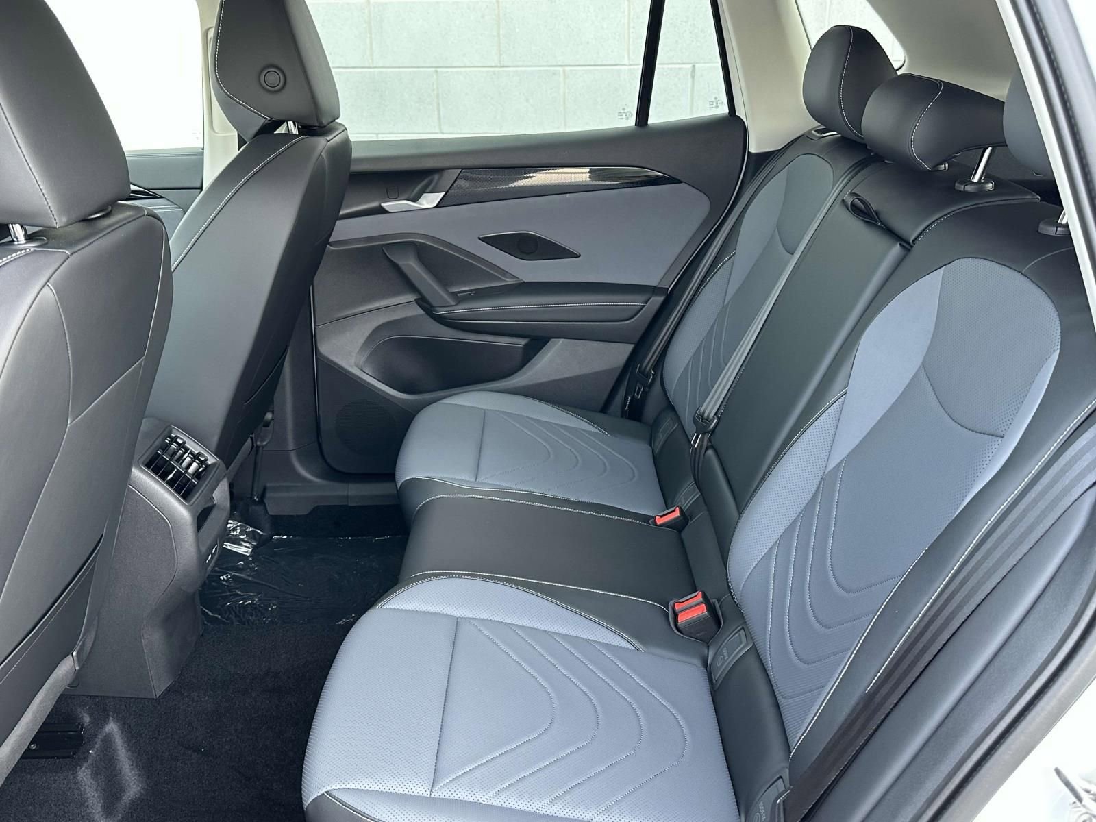 New 2025 Volkswagen Tiguan SE image 13