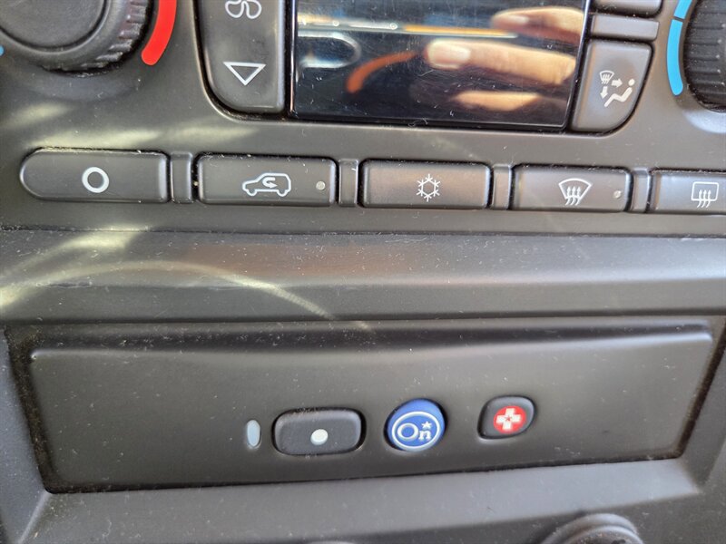 Used 2005 HUMMER H2 SUT w/ Preferred Equipment Group AWD/4WD image 32