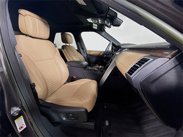 Used 2023 Land Rover Discovery Metropolitan Edition image 30