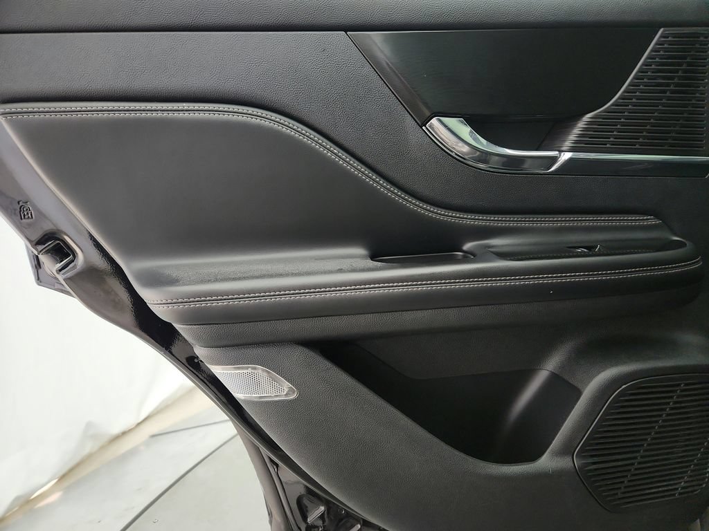 Used 2022 Lincoln Corsair AWD w/ Premium Package image 27