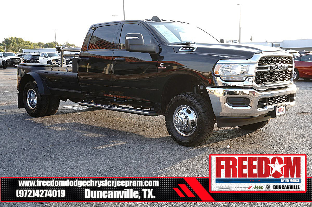 Used 2024 RAM 3500 Tradesman w/ Chrome Appearance Group AWD/4WD image 6