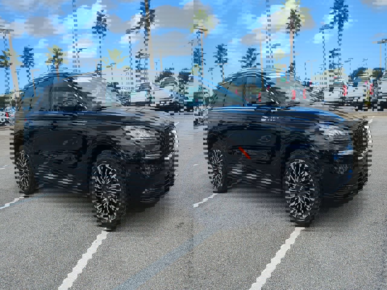 Certified 2022 Lincoln Corsair Reserve w/ Equipment Group 201A image 2